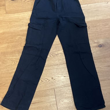 Schwarze Cargo-Hosen