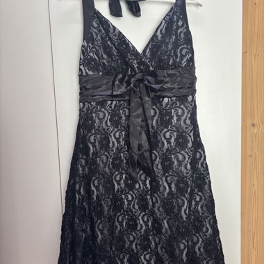 Schwarzes Spitzen-Topkleid mit Trägern (Halter)