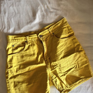 Short jaune en denim vintage 