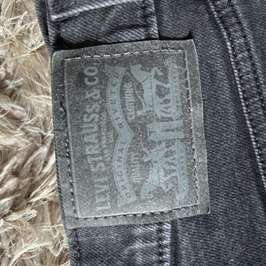 Mom-Jeans mit hoher Taille