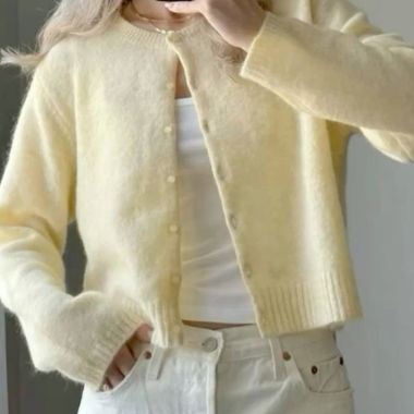 buttergelbe Strickjacke 
