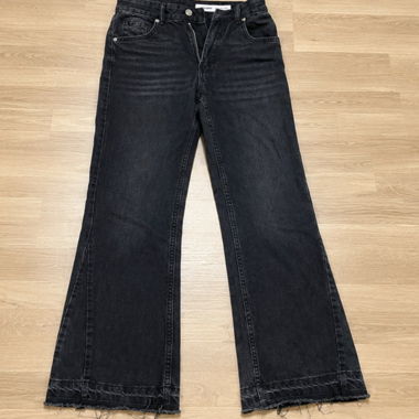 Schwarze Bershka-Jeans