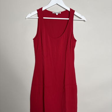Red sleeveless dress