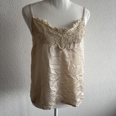Top in pizzo beige con spalline sottili