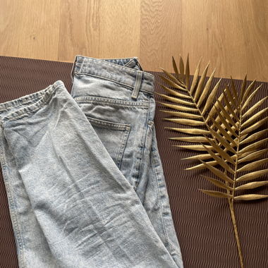 straight leg Jeans mit Löchern 
