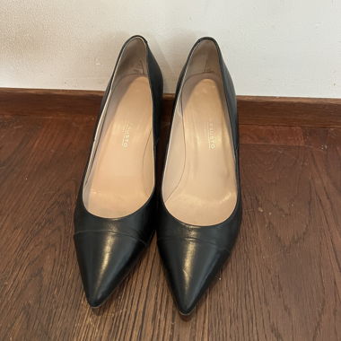 Décolleté nere in pelle con tacco kitten