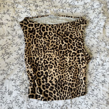 Rückenfreies Top mit Leoparden-Muster 