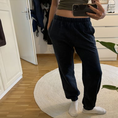 Blaue Jogginghose