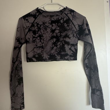 Crop top a maniche lunghe nero/grigio