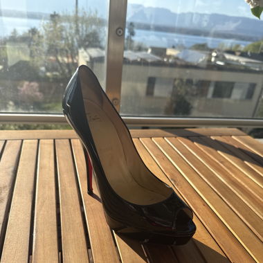 Chaussures Louboutin vernis noir 