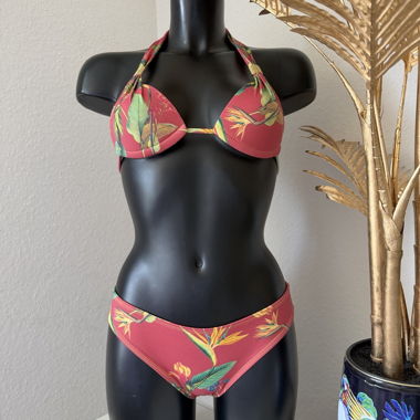 Bikini tropical rouge brésilien 