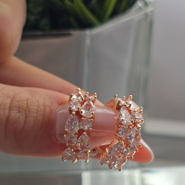 Zirkonia 925 gepflastert elegante Ohrringe, neu