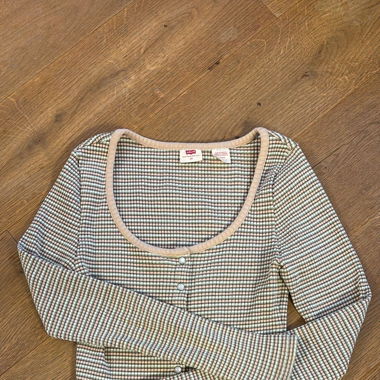 Dünner Levis Pullover mit gerippter Optik