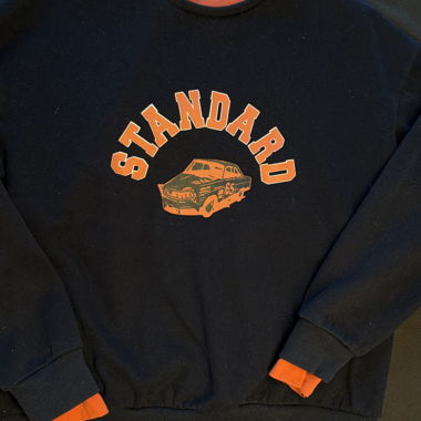 Schwarzer Sweatshirt mit Standard-Autoprint