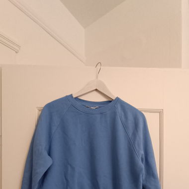 Kurzes Sweatshirt in hellblau von H&M