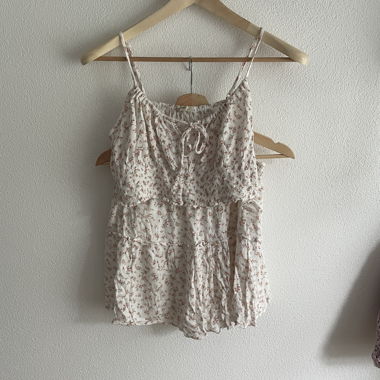 White floral 2 piece set- crop top & skirt 