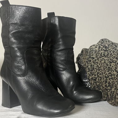 Schwarze Stiefeletten aus weichem Leder, bequem, Marke PROF