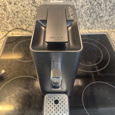 Macchina per caffè a capsule Delizio nera