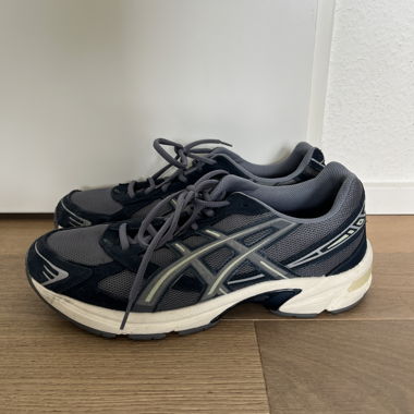 ASICS graue Laufsneaker