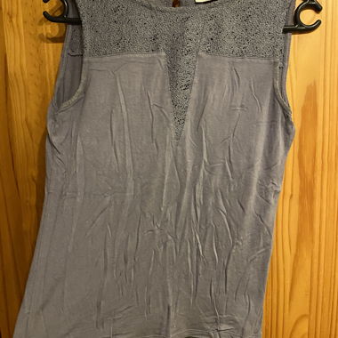 Grey tank top with details