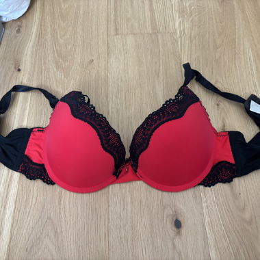 Reggiseno di pizzo rosso 80B