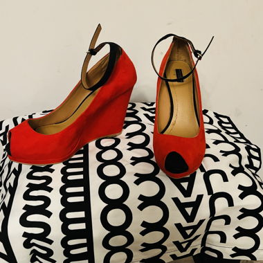 Escarpins rouges compensées Zara
