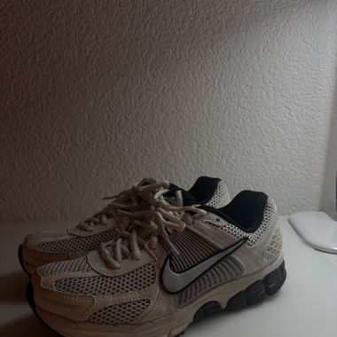 Nike Vomero 5