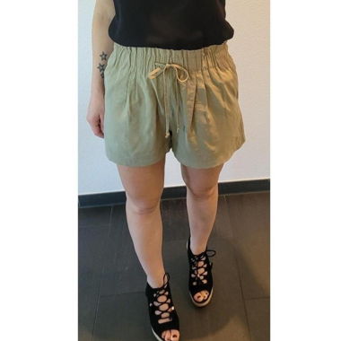 Army grüne shorts
