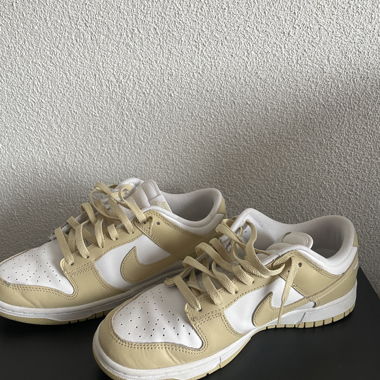 Nike Dunk Low Sneaker en beige et blanc