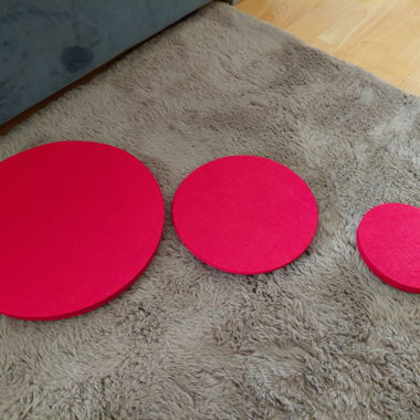Red round felt coaster set