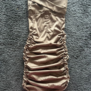 Robe courte en satin SUGARBIRD / robe de cocktail beige