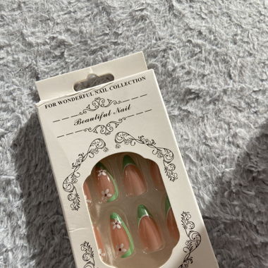 Press on nails
