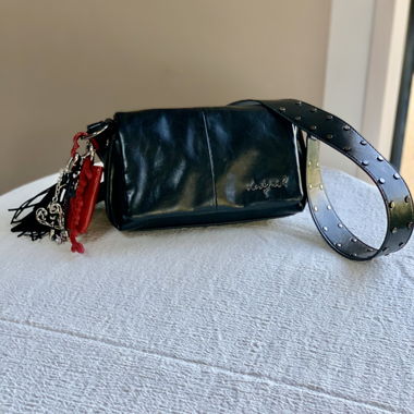 Borsa a tracolla nera con portamonete