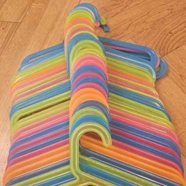 30 cintres pour enfants IKEA