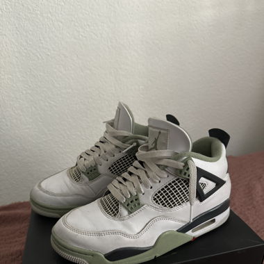 Air Jordan 4 Retro
