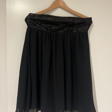 kurzes schwarzes Kleid