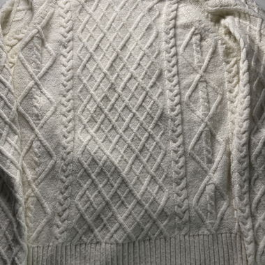 Pull en tricot torsadé blanc