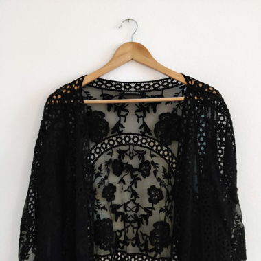 Leichte Jacke mit Stickerei