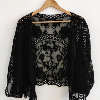 Leichte Jacke mit Stickerei