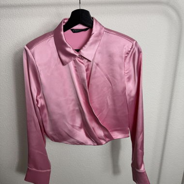 Blouse en satin rose de Stradivarius