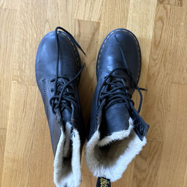 Dr. Martens Serena