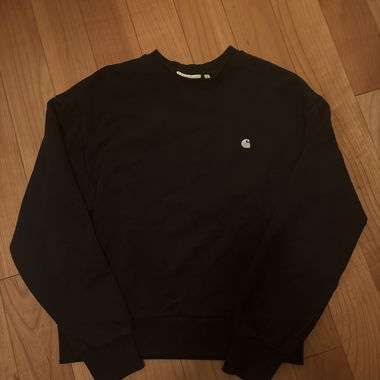 Sweat à capuche court Carhartt noir avec logo argenté