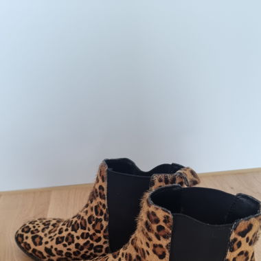 Leopard Chelsea boots