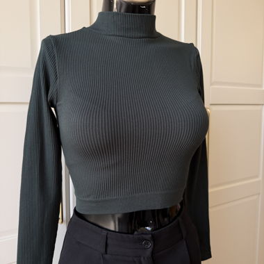 Top a collo alto a costine verde scuro S