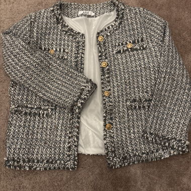 Veste en tweed grise avec boutons dorés