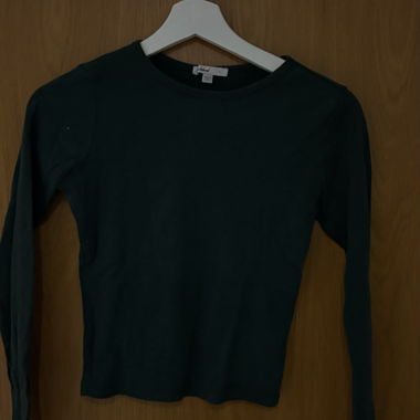 Subdued dark green long sleeve top S