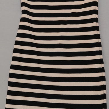 Gestreiftes Bandeaukleid von Bershka