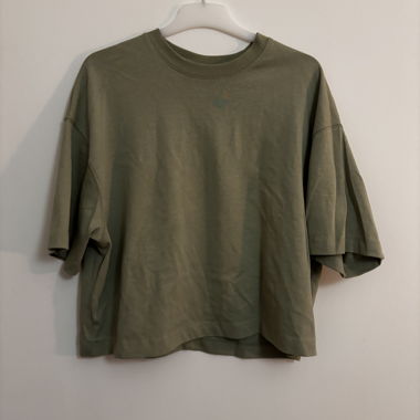 T-shirt ampia kaki chiaro a maniche corte