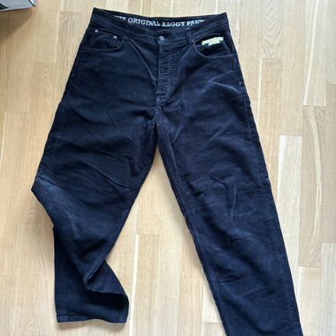 Pantalon en velours côtelé noir