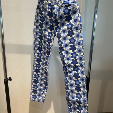 Jeans di jeans con fiori ZARA
